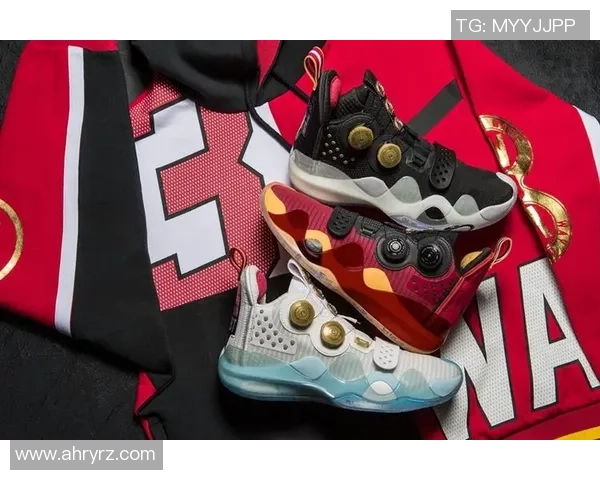 足球明星荣耀时刻红色奖杯背后的故事与传奇